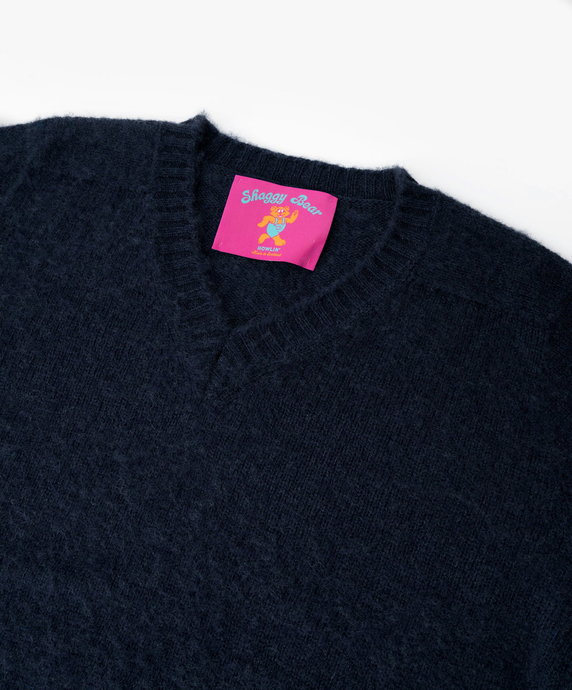 Howlin' Shaggy Bear V Neck - Navy AW23